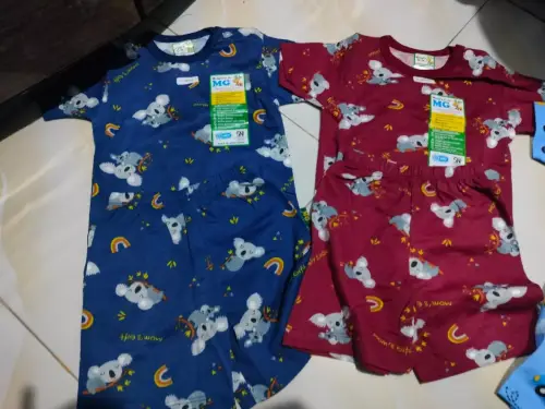 Setelan PENDEK Moms Gift ( 2-4 tahun ) Setelan Anak Cewe Cowo Piyama Warna Motif Kancing Pundak S15A
